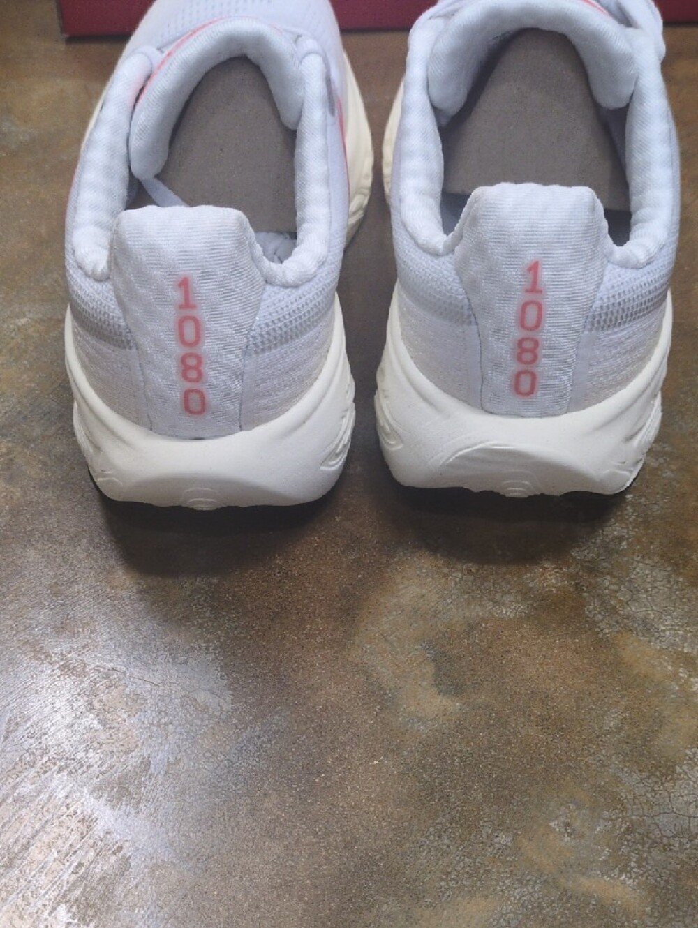 New Balance 1080 v14 New In Box, White with Pink Accents - Picture 4 of 9